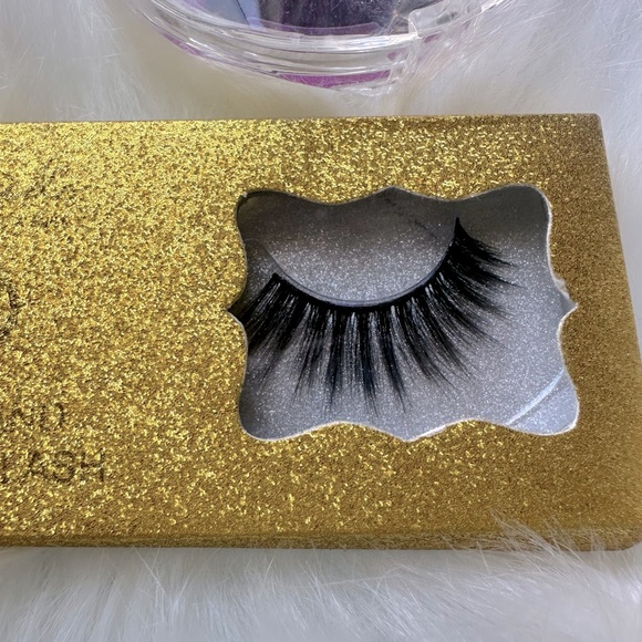 False Lash Bundle - Picture 5 of 9